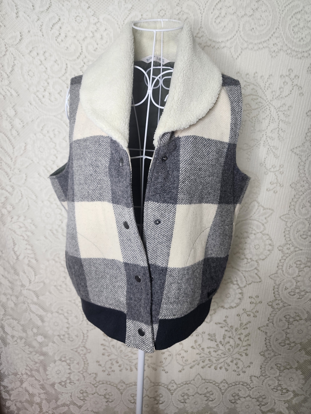 Woolrich Gray & Cream Plaid Sherpa Collar Vest